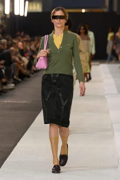 Look 25